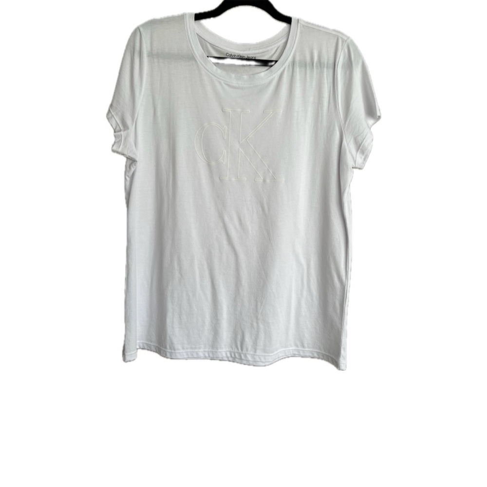 Calvin Klein Embossed Logo T-Shirt. SZ. L